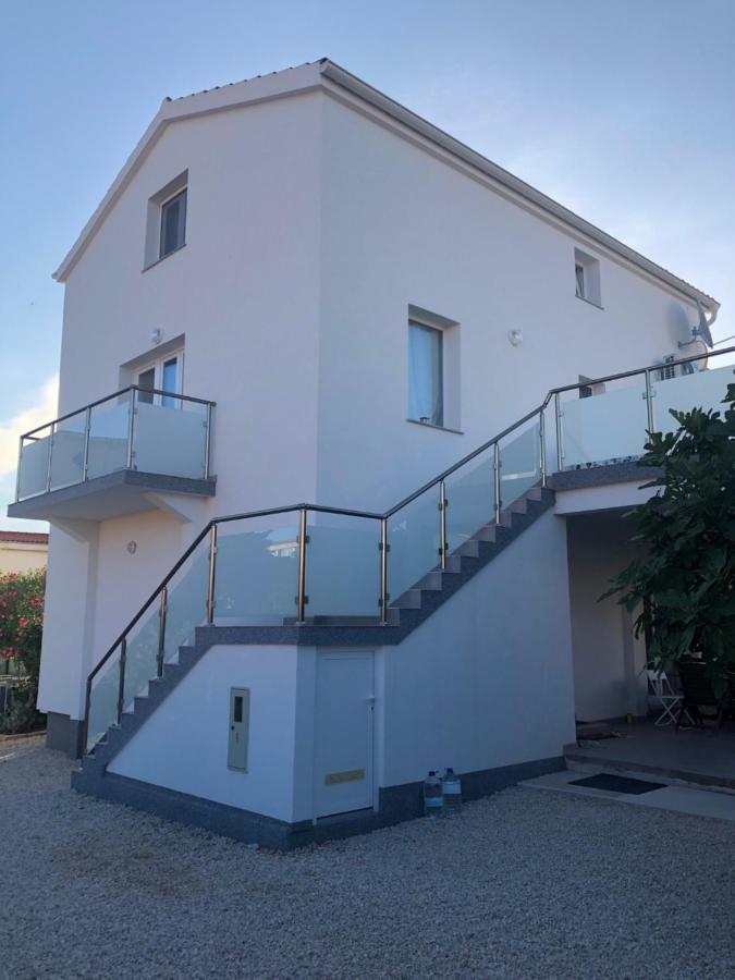 Apartmani Smokva Avec Terasse Vir Dış mekan fotoğraf